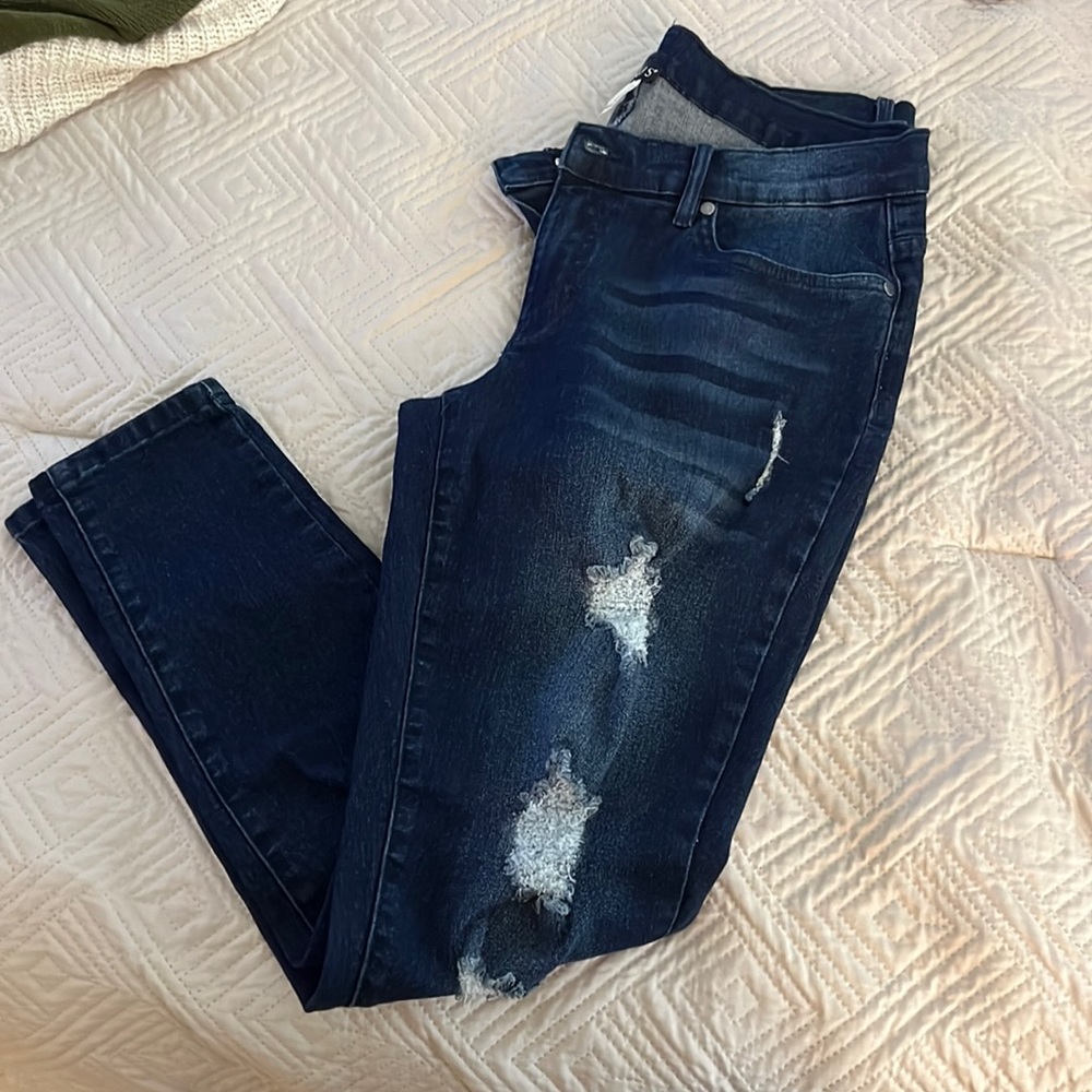 Venus distressed jeans